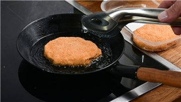 Veganes Cordon Bleu: Verbraucherinnen und Verbrauchern steht mittlerweile ein großes Sortiment an Fleischersatzprodukten zur Verfügung.