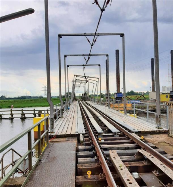 Zerstörte Behelfsbrücke über die Hunte