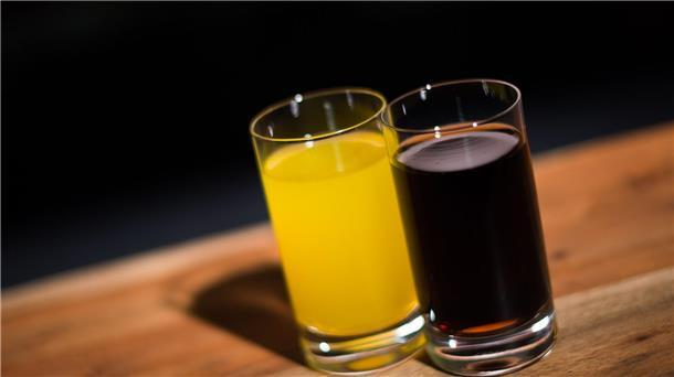 Experten wollen schneller weniger Zucker in Limonaden Verbraucherschützer und Gesundheitsexperten wollen weniger Zucker in Erfrischungsgetränken wie Cola oder Limonaden.