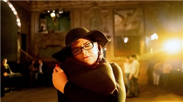 Verena beim Tanzen in einer Szene aus „Trans - I got life“.
