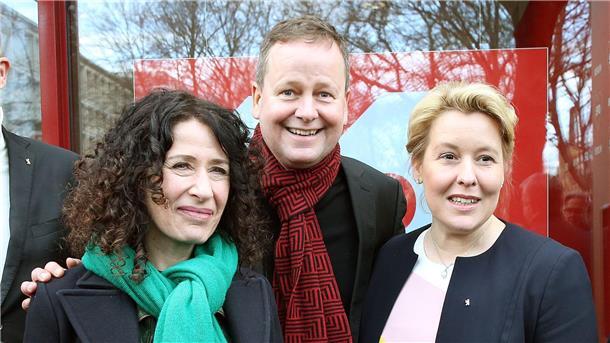 Berlin: SPD, Linke und Grüne setzen Sondierung fort Verkehrssenatorin Bettina Jarasch (v.l.), Kultursenator Klaus Lederer und Berlins Regierende Bürgermeisterin Franziska Giffey zu Beginn der Sondierungen zur Regierungsbildung.