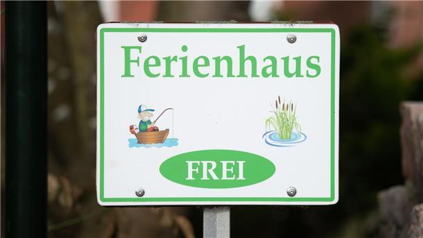Vermieter und Vermieterinnen von Ferienimmobilien in Deutschland rechnen trotz stark gestiegener Energiepreise auch in diesem Jahr mit guten Geschäften.