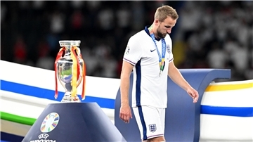 Verpasste Krönung: Englands Kapitän Harry Kane bekam den EM-Pokal wieder nicht.