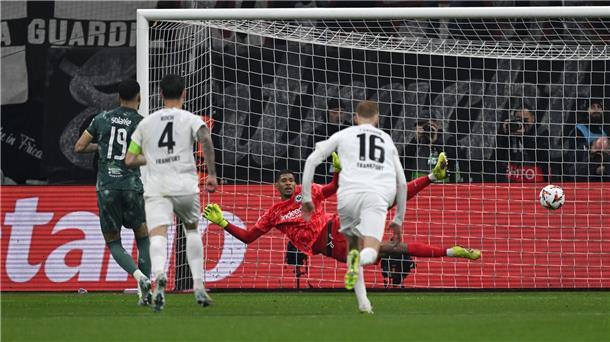 Kein neues Eintracht-Märchen: „Extrem bitter“ Verwandelt souverän: Stürmer Solanke.
