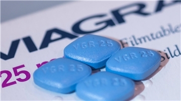 Viagra ohne Rezept in der Apotheke kaufen? Mit einem solchen Szenario beschäftigt sich die Arzneimittelbehörde BfArM in Bonn.