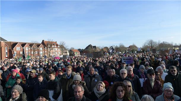 Viel Andrang zur Demo in Cuxhaven