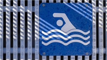 Viel Arbeit wartet auf die Mitglieder des Fördervereins Heidebad Wilstedt vor Saisonstart. Gemeinsam wollen die Helfer rund ums Schwimmbad aufräumen.