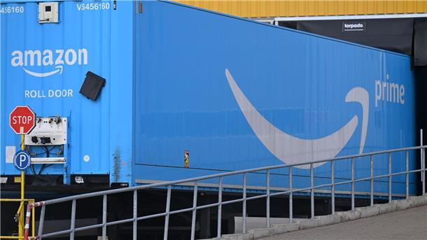 Amazon fährt Investitionen in Deutschland hoch Viel Platz für die Waren: ein Amazon-Container am Dortmunder Logistikzentrum.