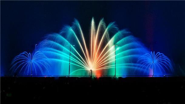 Viel Wasser, viele Lichteffekte, viel Musik - das alles wird an Pfingsten in Isens geboten.