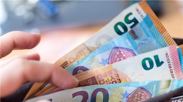 Extra-Geld vom Chef als Inflationsausgleich Viele Arbeitnehmer in Deutschland haben bereits eine steuer- und abgabenfreie „Inflationsausgleichsprämie“ erhalten.