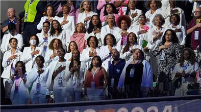 Viele Delegierte trugen beim Parteitag weiß - als Symbol für Frauenrechte.