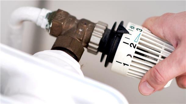 Energiespar-Impuls durch Energiekrise hält an Viele der Befragten einer repräsentativen Umfrage des Meinungsforschungsinstituts Yougov im Auftrag des Vermittlungsportals Check24 gaben an, dass sie immer noch in gleichem Maße Energie sparen wie zu Beginn der Energiekrise Anfang 2022.