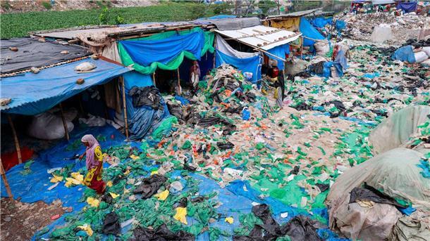 Einigung gescheitert: Vorerst kein UN-Plastikmüll-Abkommen Viele Entwicklungsländer versinken mangels Recyclingmöglichkeiten in Plastikmüll. (Archivbild)