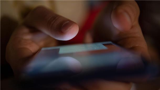 Weniger als die Hälfte der EU-Bürger prüft Internet-Infos Viele EU-Bürger sind häufig verunsichert, ob die im Internet aufgenommenen Informationen stimmen.