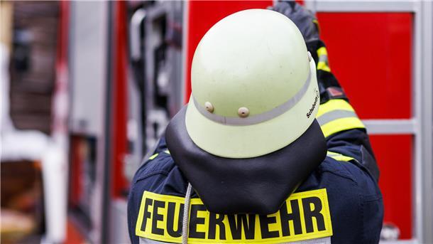 Viele Feuerwehrleute sind ehrenamtlich im Einsatz. Ihre Ausrüstung und die Ausstattung der Feuerwehrhäuser müssen trotzdem professionell sein.