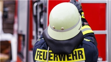 Viele Feuerwehrleute sind ehrenamtlich im Einsatz. Ihre Ausrüstung und die Ausstattung der Feuerwehrhäuser müssen trotzdem professionell sein.