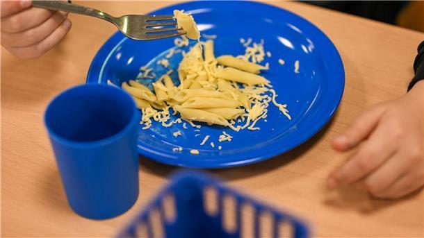 „Das mag ich nicht!“ - Wie Schulessen helfen könnte Viele Kinder mögen Soße, andere überhaupt nicht.