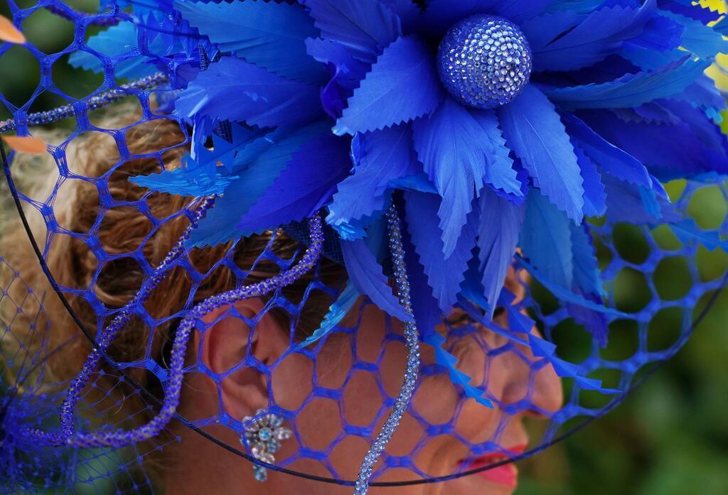 Viele kommen mit extravaganten Hüten.