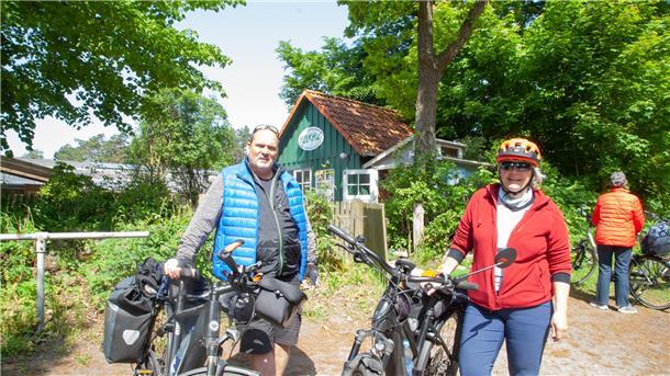Die perfekte Kühltasche für einen Ausflug zum Melkhus Viele Melkhüs liegen wie das Melkhus Biolandhof Fischer in Cuxhaven-Arensch an einem Radweg. Wer die dort angebotenen Milchprodukte nicht sofort verzehrt, ist gut beraten, eine Kühlbox mitzunehmen.