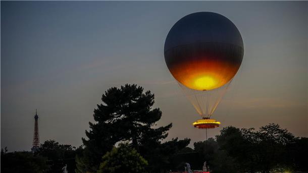 Olympischer Ballon in Paris fliegt wieder Viele Menschen in Paris hatten sich gewünscht, dass der olympische Ballon wieder in die Stadt zurückkehrt.