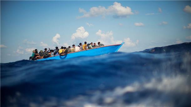 Viele Migranten versuchen die lebensgefährliche Überfahrt in oft seeuntauglichen Booten.