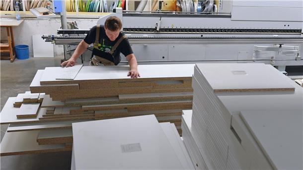 Nachfolgelücke: Wer übernimmt mittelständische Firmen? Viele Mittelständler stehen vor dem Problem, geeignete Nachfolger für die eigene Firma zu finden.