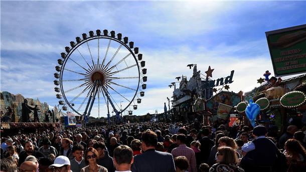 Viele nutzen den letzten Wiesn-Tag zum Besuch.