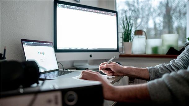 Studie: Büroumwandlung ermöglicht fast 20.000 Wohnungen Viele Unternehmen verkleinern Büros, da ihre Angestellten viel von zu Hause arbeiten. Mit der Umwandlung nicht mehr genutzter Flächen könnten Tausende Wohnungen in den Metropolen entstehen, heißt es in einer Studie.