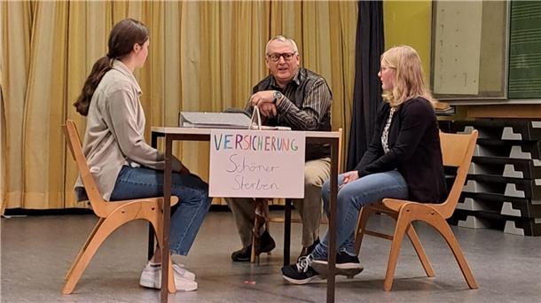 Iselersheimer Dorfabend: Ein voller Erfolg mit neuem Konzept! Viele witzige Sketche bereicherten den Dorfabend.