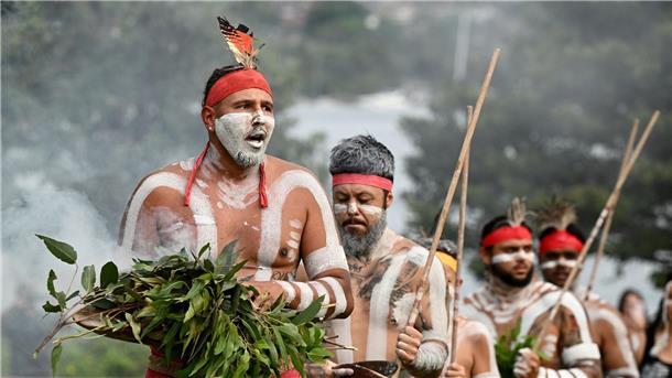 Indigene fordern Abschaffung des „Australia Day“ Vielerorts feiern Indigene ihre Kultur mit Tänzen und Gesängen.