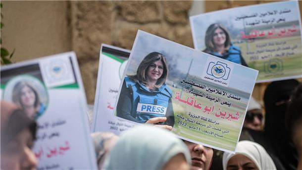 Israel: USA untersuchen Tod von Journalistin Abu Akle Vielerorts hat der Tod von Reporterin Schirin Abu Akle für Entsetzen gesorgt - war es Mord?