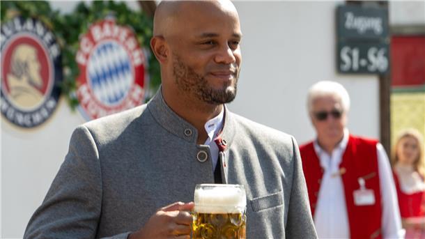 Vincent Kompany beim Besuch des Münchener Oktoberfests.