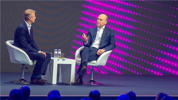 Vodafone-Chef Nick Read (r.) auf dem Mobile World Congress 2019 in Barcelona.
