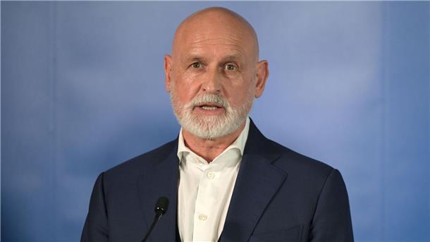 Nur 17 Prozent der Ostdeutschen vertrauen dem Staat Volker Geyer, Vorsitzender des Beamtenbunds dbb, sorgt sich um das Ansehen des Staates (Foto: Archiv).