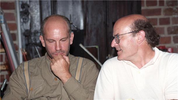Hollywood-Außenseiter John Malkovich wird 70 Volker Schlöndorff (r) drehte mit John Malkovich das Drama „Tod eines Handlungsreisenden“ und „Der Unhold“.