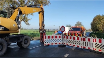 Vollsperrung der Kreisstraße 50 bei Sandstedt: An einer Brücke wurde ein Hohlraum entdeckt. Mittlerweile ist die Straße wieder freigegeben.
