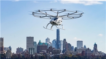 Volocopter stellt neuartige Fluggeräte mit einem markanten Ring für die Rotoren auf dem Dach her.