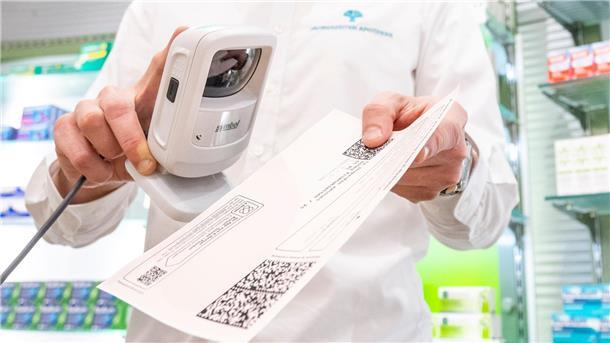 E-Rezepte sollen 2024 auf breiter Front kommen Vom 1. Januar 2024 an soll es für Ärztinnen und Ärzte verpflichtend sein, Verschreibungen elektronisch auszustellen.