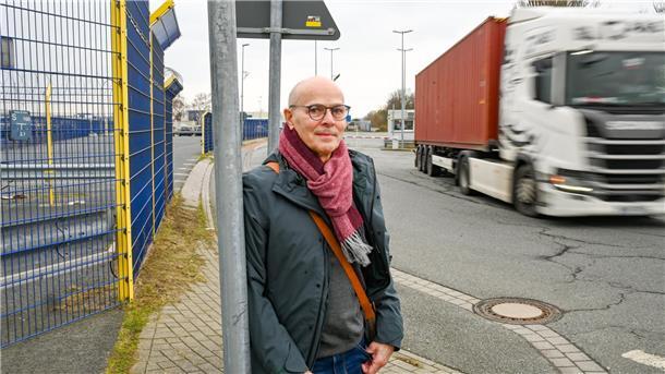 Vom Zolltor Rotersand in die Innenstadt: Johannes Jasca, Anwohner aus Mitte, setzt sich dafür ein, den Hafen-Lastwagen-Verkehr anders zu führen.  