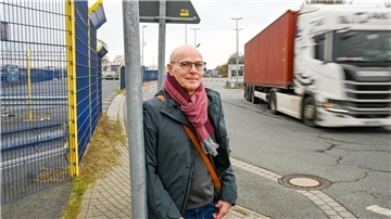 Vom Zolltor Rotersand in die Innenstadt: Johannes Jasca, Anwohner aus Mitte, setzt sich dafür ein, den Hafen-Lastwagen-Verkehr anders zu führen.  