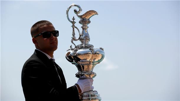 Von Donnerstag an wird der Herausforderer für den 37. America`s Cup und für die Regatta um die Trophäe gesucht.