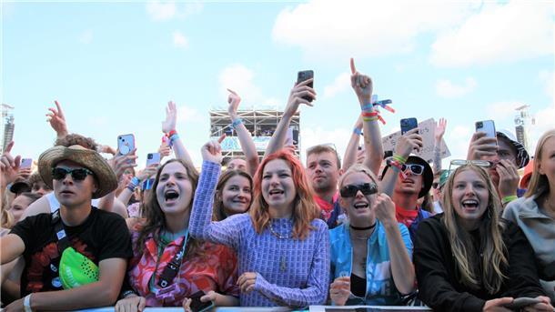 Von jetzt auf gleich war der Platz vor der Water Stage voller Aggu-Fans.