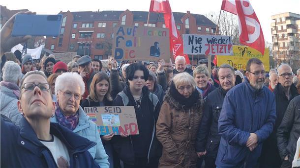 Von rund 3000 Teilnehmern sprechen die Veranstalter der Demo in Nordenham.