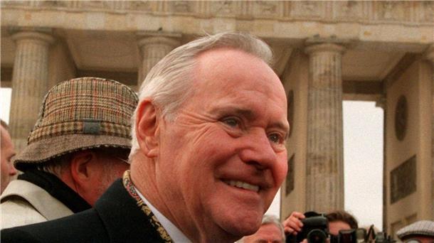 100 Jahre Jack Lemmon: Hollywoods großer Komödiant Vor 29 Jahren in Berlin: Jack Lemmon kam im Februar 1996 in die deutsche Hauptstadt. Als Ehrengast der Internationalen Filmfestspiele erhielt er einen Goldenen Bären für sein Lebenswerk. (Archivbild)