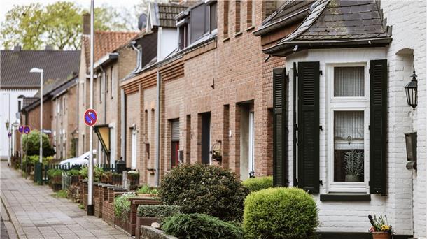 Plötzlich Königreich: Als Stücke Deutschlands orange wurden Vor 75 Jahren, am 23. April 1949, wurden etwa 10.000 Bürger des grenznahen Gebiete Selfkant und Elten Einwohner der Niederlande. 1963 erfolgte die Rückgabe der Gebiete und ihre Angliederung an Nordrhein-Westfalen.
