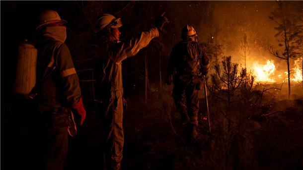 Bereits vier Tote bei Waldbränden in Portugal Vor allem das Ende der rund zweiwöchigen Hitzewelle in Spanien mit Höchsttemperaturen von mehr als 40 Grad kam den Brandbekämpfern zugute.