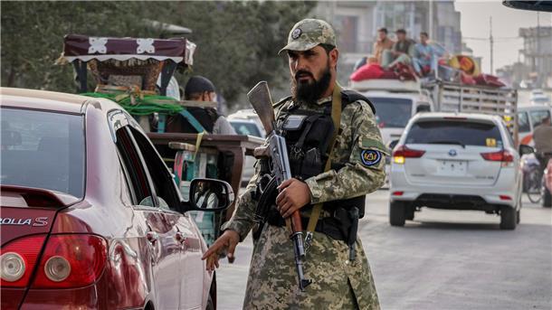 Trotz Stopp: Afghanische Familien reisen nach Klage ein Vor allem für Frauen sind die Lebensbedingungen in Afghanistan seit der erneuten Machtübernahme durch die Taliban im August 2021 schwierig. (Archivfoto)