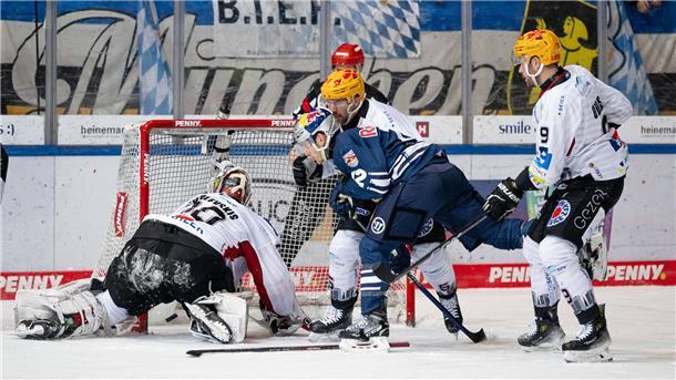 Pinguins rutschen nach Niederlage in München von der Tabellenspitze Vor allem im ersten Abschnitt hatte Pinguins-Keeper Kristers Gudlevskis viel zu tun. München agierte zu Beginn viel in Überzahl.
