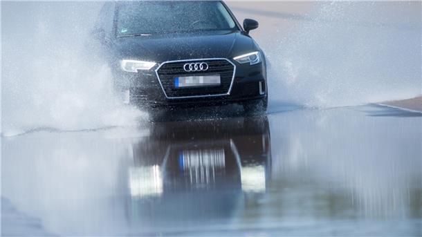 Vor allem junge Fahrer profitieren von einem Fahrsicherheitstraining, dass die Kreisjugendpflege anbietet.