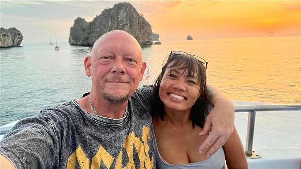 „Das Wasser kommt“: 20 Jahre nach der Tsunami-Katastrophe Vor allem wegen seiner Frau Lad ist Frank „Franky“ Wetzig nach der Katastrophe in Thailand geblieben. (Archivbild)